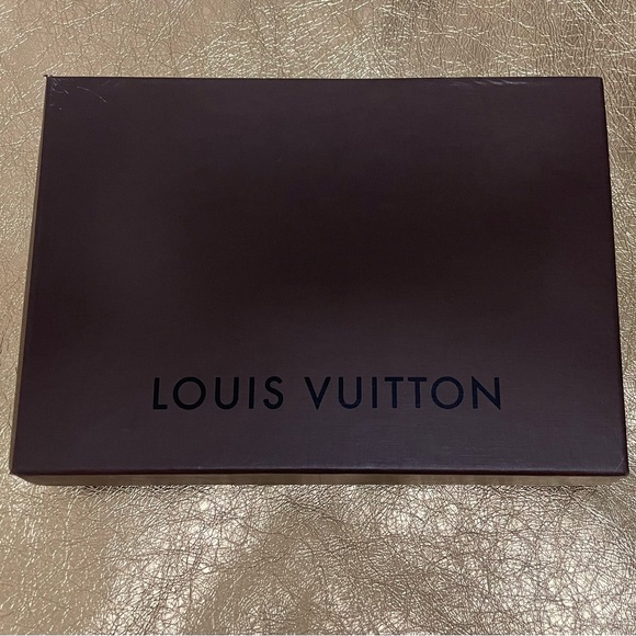 Louis Vuitton gold peter pan collar - Picture 3 of 8
